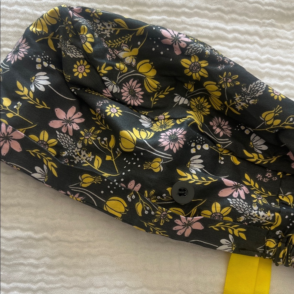 Floral Scrub Cap - Picture 2 of 5